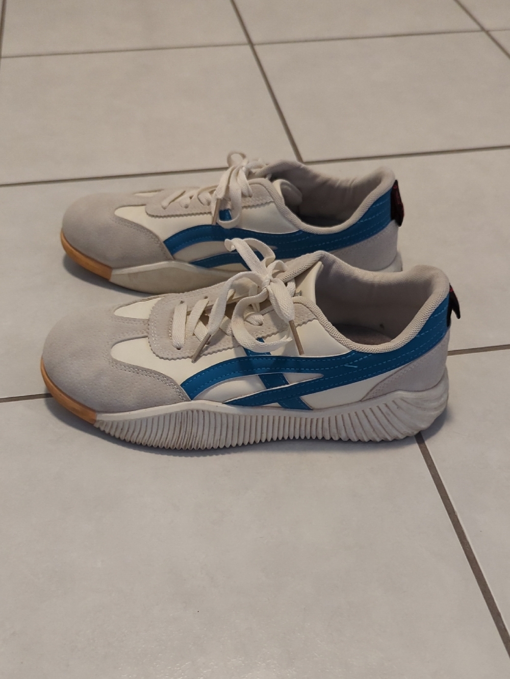 Cute Women’s Low-Profile White and Blue Sneakers with Gum Sole